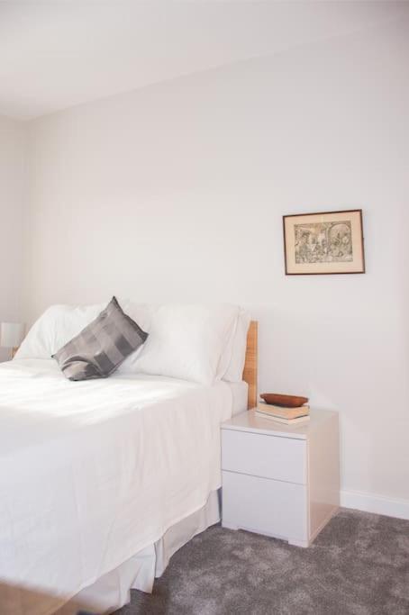 2 Bed 2 Bath With Canal View Apartamento